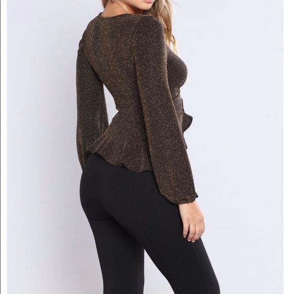 Ruffle Top Size Small - Picture 2 of 8